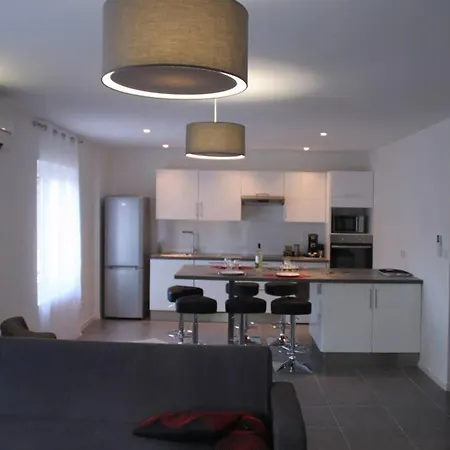 Dans Maison 2 Km De La 度假居 *